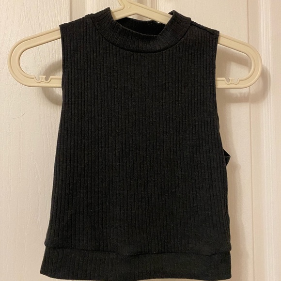 Grey mock neck cropped tank top - Picture 1 of 2